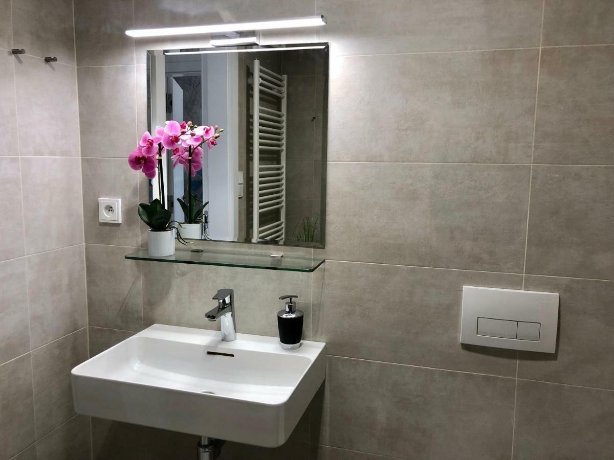 5Th Element Apartments Брно Экстерьер фото